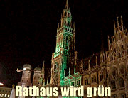 Münchner Rathaus wurde "grün" - 20. St. Patrick’s Day Munich - Greening Munich Tour 2015 „Let’s Paint The Town Green“ Kampagne erhielt 2015 prominenten Zuwachs (©Foto: Martin Schmitz)